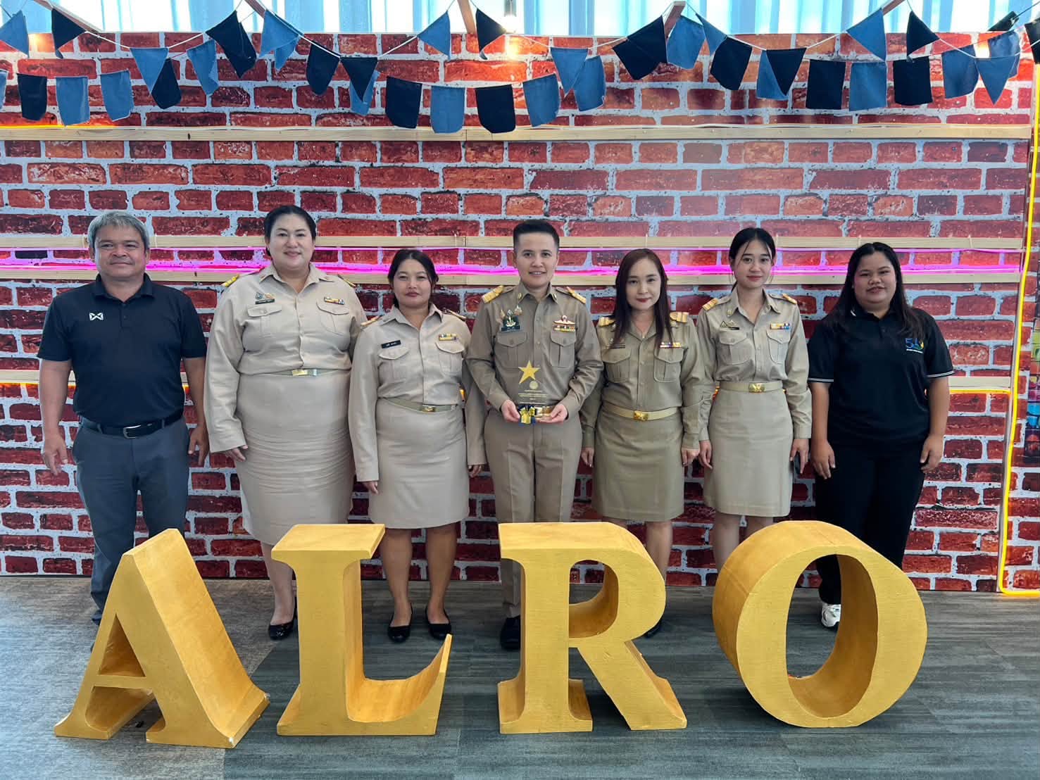title - ส.ป.ก.อ่างทอง ร่วมพิธีมอบรางวัล Smart ALRO ประจำปีงบประมาณ พ.ศ. 2569